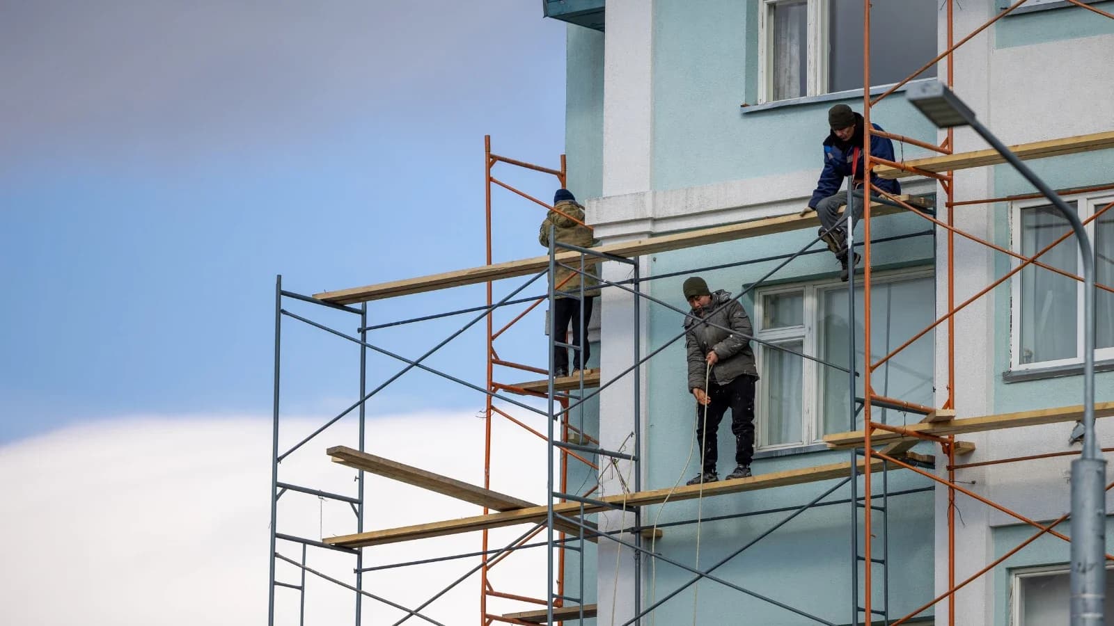 В Уренгое капитально отремонтируют четыре многоквартирных дома