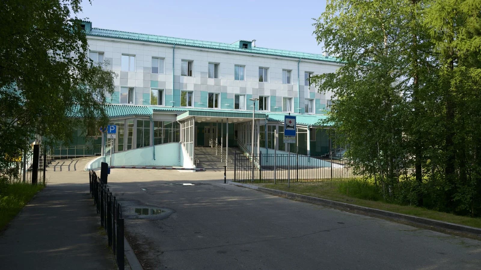 В Тарко-Сале капитально обновили здание больничного городка