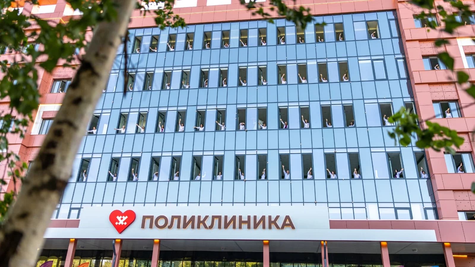 Дмитрий Артюхов дал старт работе самой крупной поликлиники округа