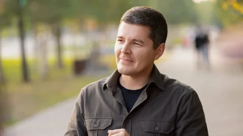 Дмитрий Артюхов проверил готовность к открытию «НОВАшколы» в Тарко-Сале