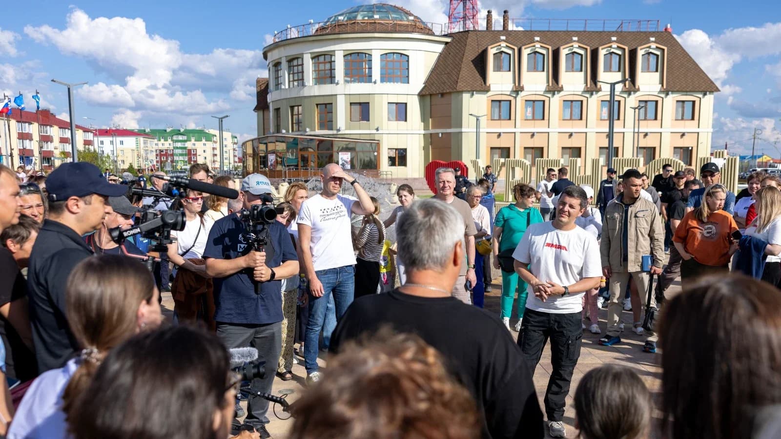 Губернатор Ямала во время Честного маршрута встретился с жителями трех поселков